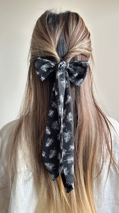 Black & White Feather Skinny Scarf